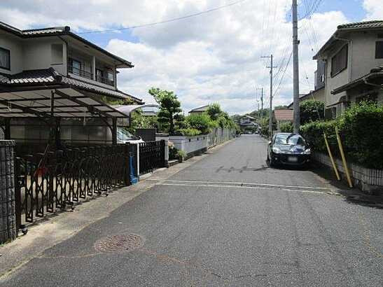 【前面道路含む現地写真】