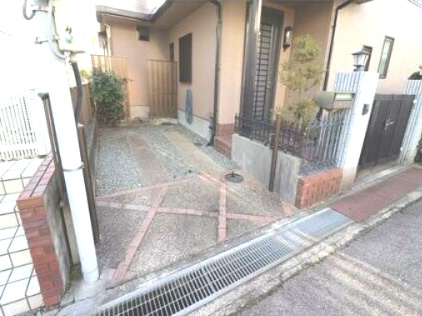 桃山台6-2-6貸家の駐車場|☆神戸市垂水区　桃山台貸家☆