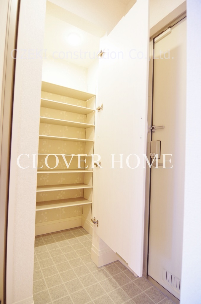 roi de l’ours IIIの玄関|※間取り反転