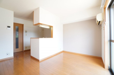 【居間・リビング】 | Royal Garden 400&16 D | ※同物件・同タイプの写真です。