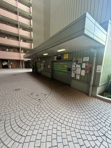 ハイホーム十条ヴェルデ館の駐車場