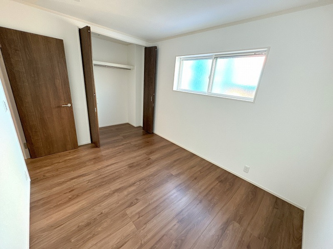 【その他】 | 川越市稲荷町　未入居一戸建住宅　全9棟　（ふじみ野店） | 1階納戸/季節物の衣類や趣味用品もまとめてしまえる大容量の収納スペース