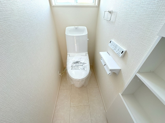 【トイレ】 | 川越市稲荷町　未入居一戸建住宅　全9棟　（ふじみ野店） | 各階に設置されているので来客時も気兼ねなくお使いいただけます。