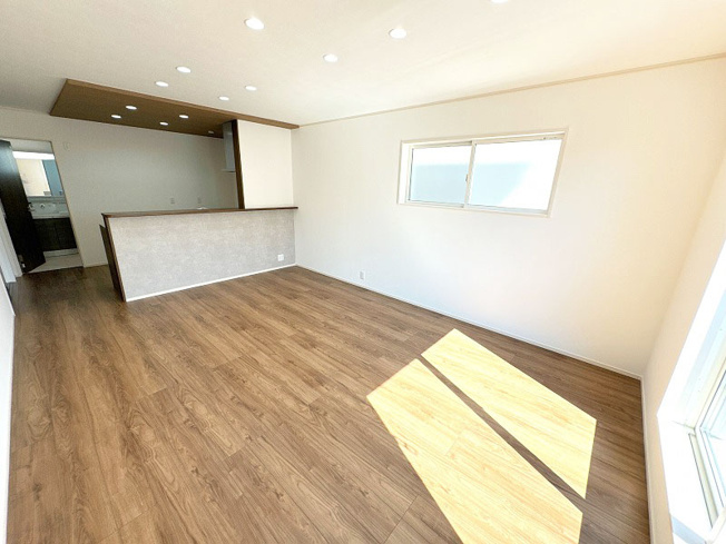 【居間・リビング】 | 川越市稲荷町　未入居一戸建住宅　全9棟　（ふじみ野店） | 外からの視線が気になりにくく、プライバシー重視のやすらぎ空間です。