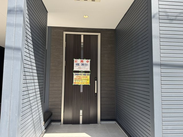 三郷市幸房新築戸建【幸房小学校：8分】のエントランス|エントランス・玄関ポーチ
