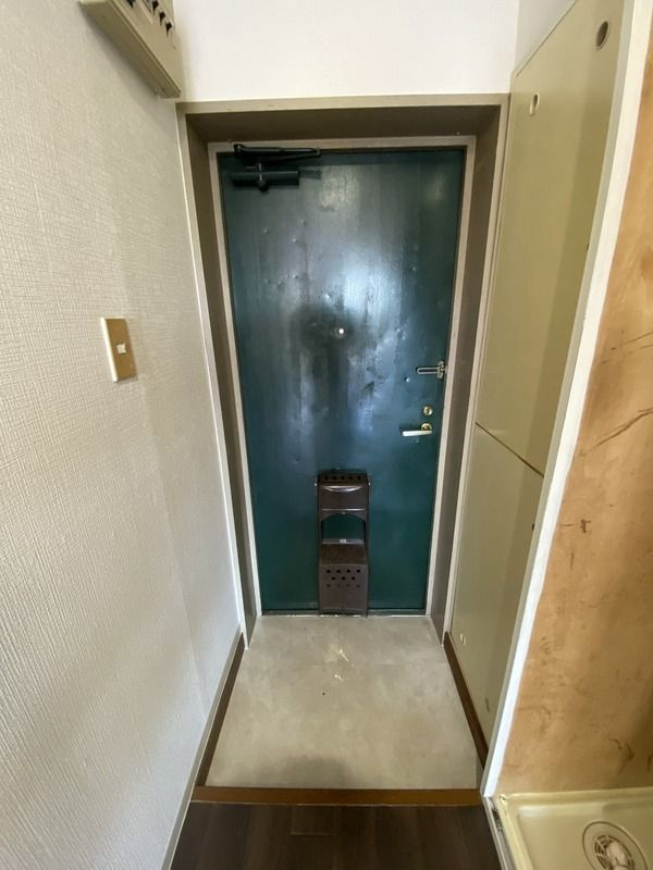 メゾンロートレックの玄関
