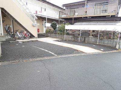 ★敷地内駐車場★（空き状況・使用料等詳細はご確認下さい）