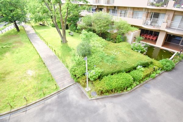 横浜市鶴見区朝日町２丁目の中古マンションのその他共用部分|緑も多く落ち着いた空間です。
是非一度現地までお越しください。