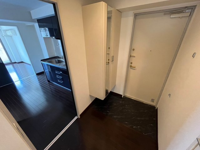 アルユータ六甲道の玄関