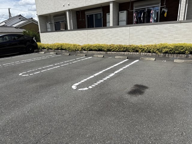 ディア　ベルジュの駐車場