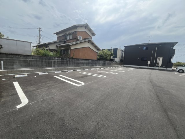 グランデフォルトーネＡの駐車場