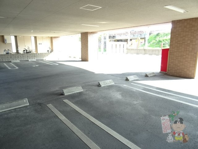 ネクステージ中井の駐車場