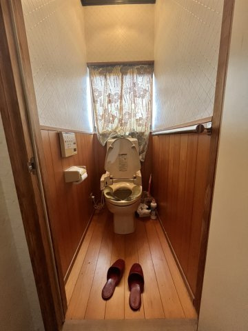 日奈久下西町戸建のトイレ