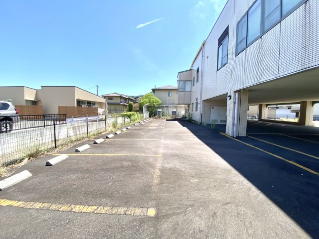 店舗　クリニック　粟野西3丁目の駐車場