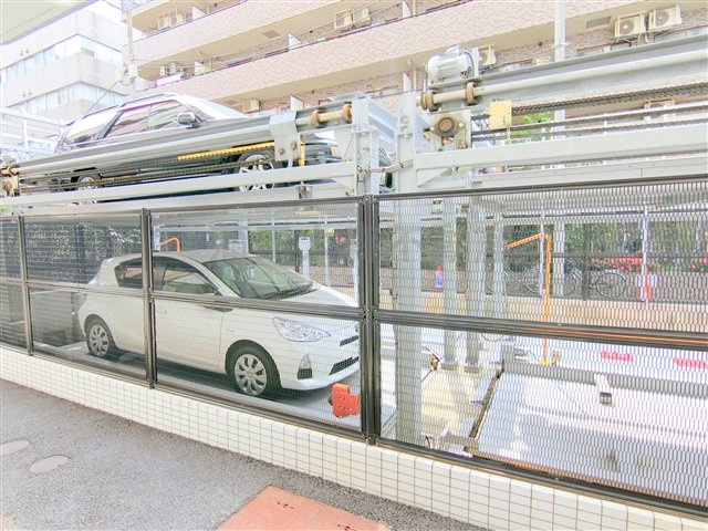 コンフォリア西蒲田の駐車場