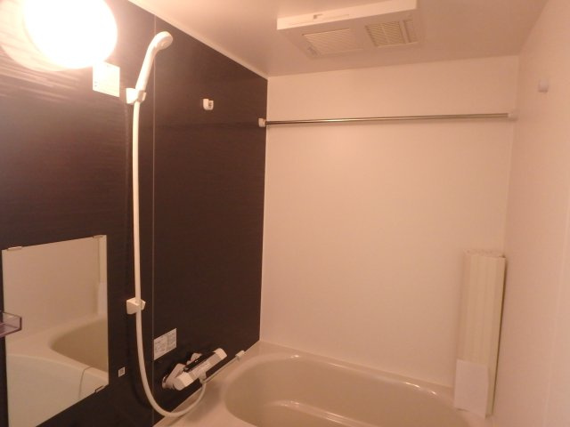 ラージヒル長瀬WESTの浴室