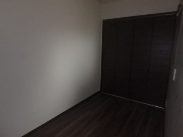 ラージヒル長瀬WESTの洋室