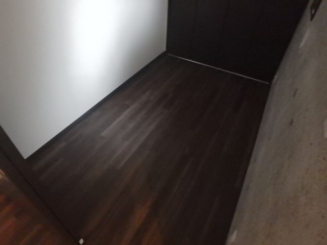 ラージヒル長瀬WESTの洋室