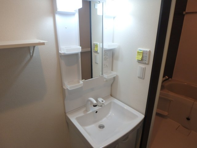 ラージヒル長瀬WESTの独立洗面台