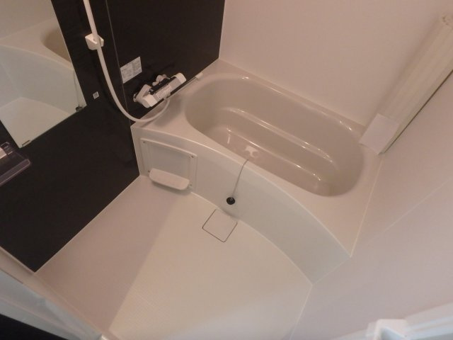 ラージヒル長瀬WESTの浴室