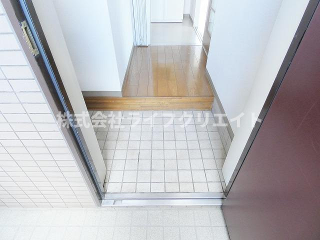 ストークマンションの玄関