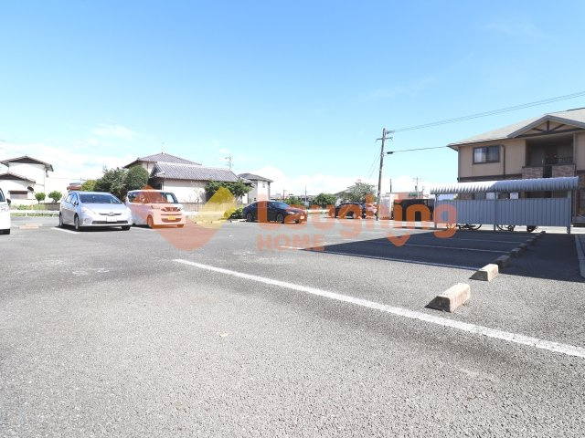 リビングタウン江戸屋敷　C棟の駐車場|カースペースがあります