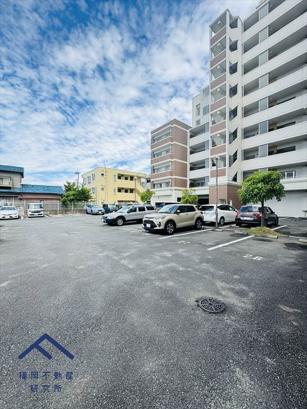 アーサー井尻エルファインの駐車場