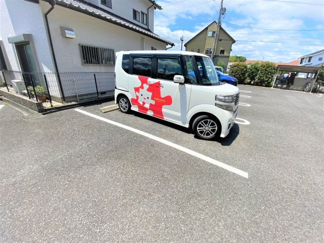 エバーグリーンＢの駐車場