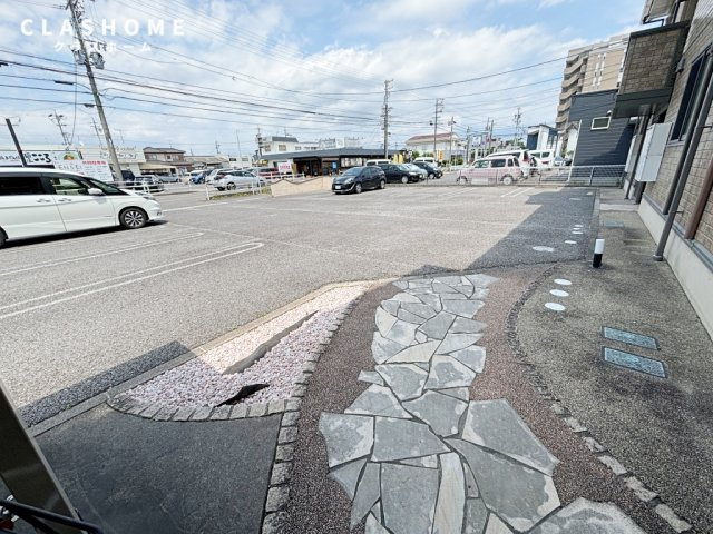 シャトレーヌA棟の駐車場
