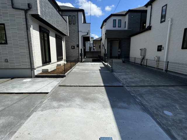 松戸市栄町８丁目新築戸建【旭町小学校：9分】の駐車場|B号棟駐車スペース・縦列２台駐車可