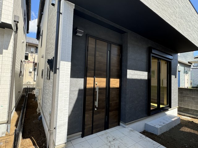 松戸市栄町８丁目新築戸建【旭町小学校：9分】のエントランス|エントランス・玄関ポーチ