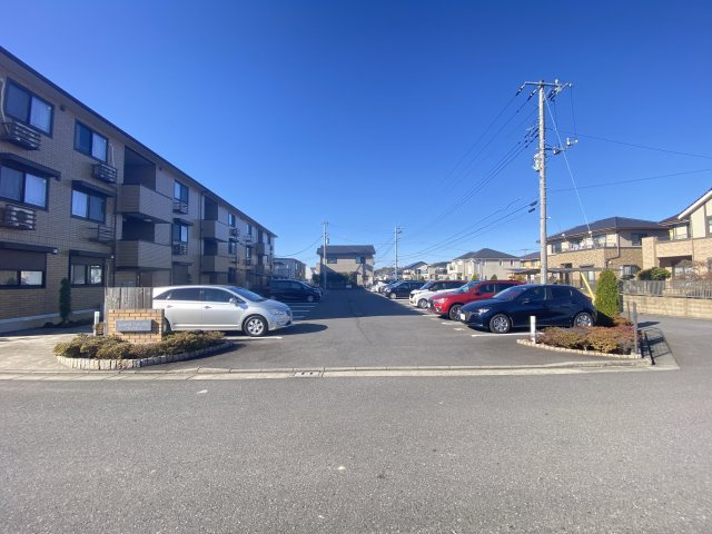 グランファミーユの駐車場