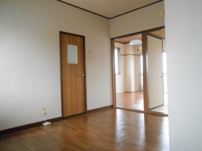 【居間・リビング】 | コーポ裾野Ｂ棟 | ゆったり過ごせる居間です