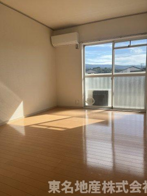 【居間・リビング】 | エステートピア赤松 | おしゃれなリビングです