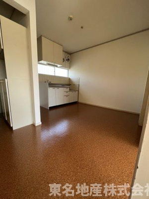 【居間・リビング】 | エステートピア赤松 | ゆったり過ごせるリビングです