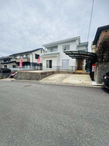 広島市安佐南区伴北7丁目　中古一戸建ての前面道路含む現地写真