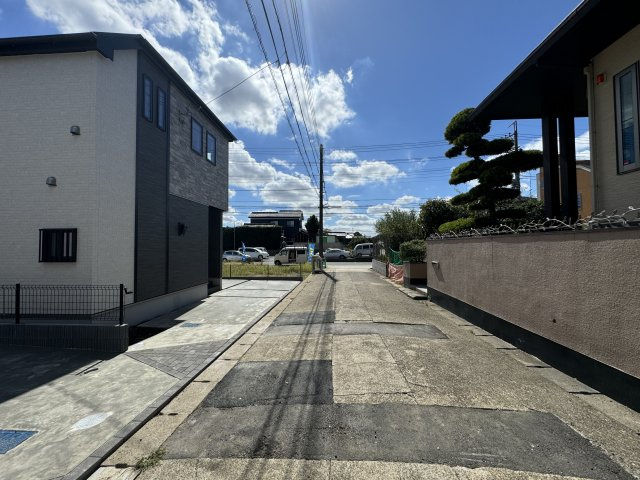 松戸市栄町８丁目新築戸建【旭町小学校：9分】の前面道路含む現地写真|西側前面道路