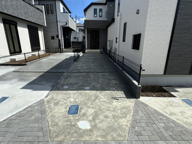 松戸市栄町８丁目新築戸建【旭町小学校：9分】の駐車場|Ｄ号棟駐車スペース・縦列２台駐車可