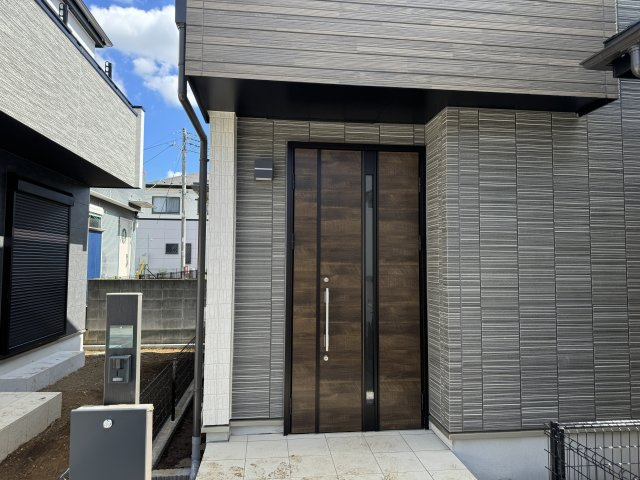 松戸市栄町８丁目新築戸建【旭町小学校：9分】のエントランス|エントランス・玄関ポーチ