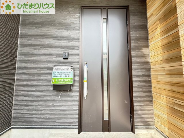 桶川市北　８期　新築一戸建て　KEIAI Grace　01のエントランス