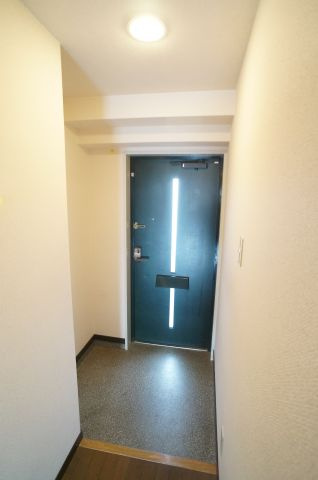 ゼフィール宝塚の玄関