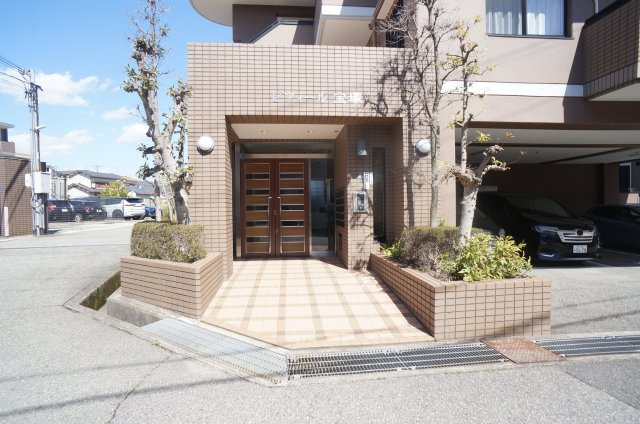 ゼフィール宝塚のエントランス