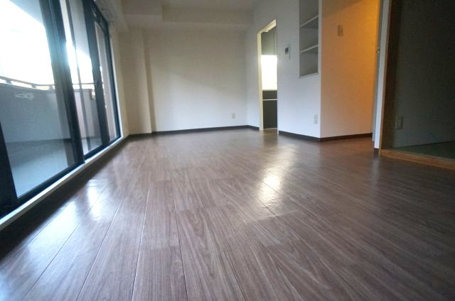 ゼフィール宝塚の居間・リビング