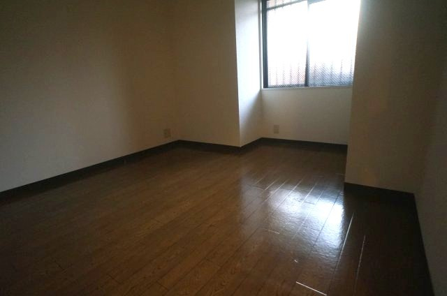 ゼフィール宝塚の洋室