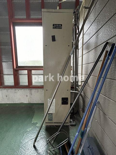 種崎貸倉庫の内装