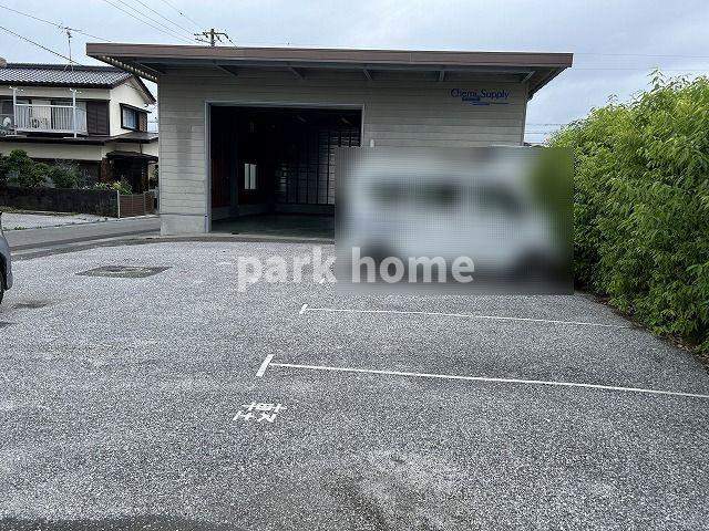 種崎貸倉庫の駐車場