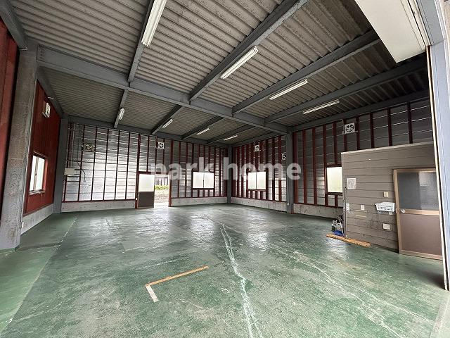 種崎貸倉庫の内装