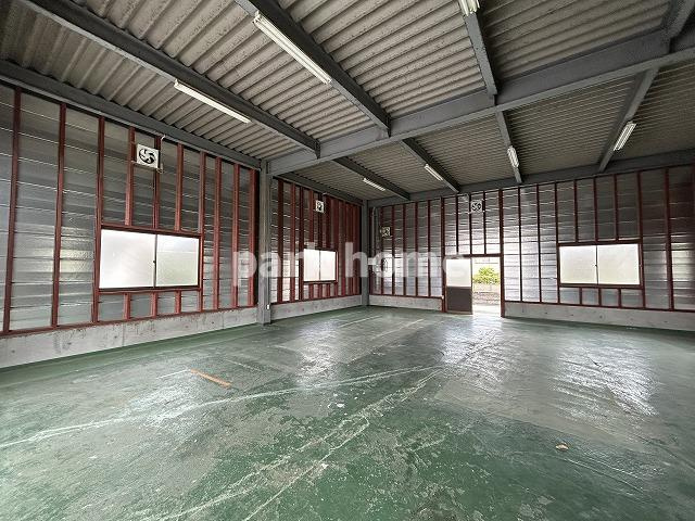 種崎貸倉庫の内装