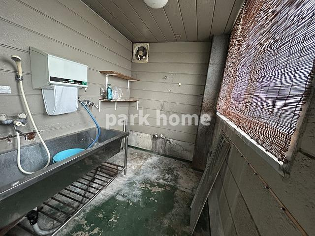 種崎貸倉庫の内装