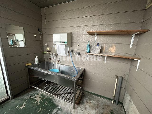 種崎貸倉庫の内装